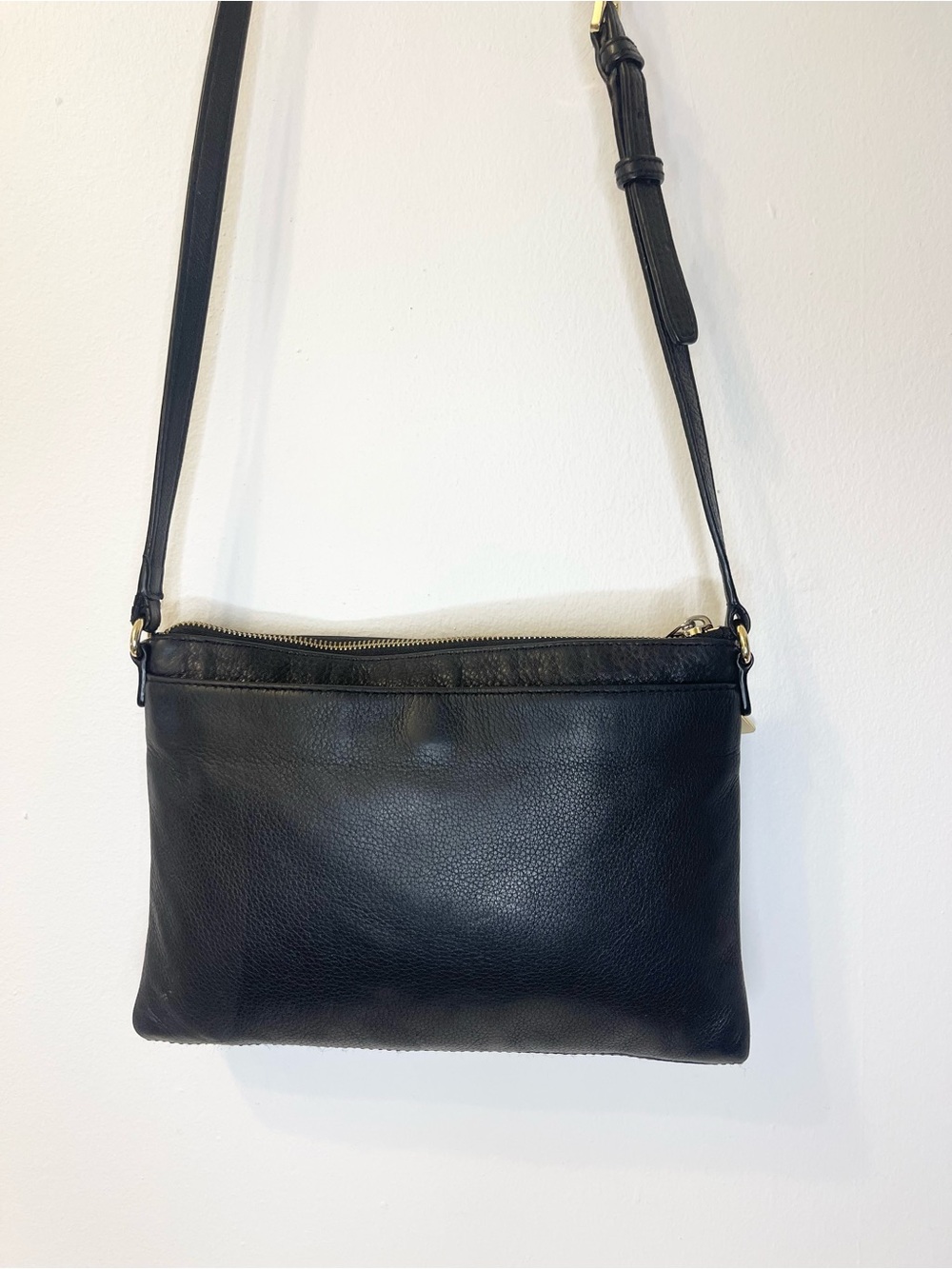 Michael Kors Leather Trisha Triple Compartment Crossbody Gold Hardware EUC - Picture 3 of 16